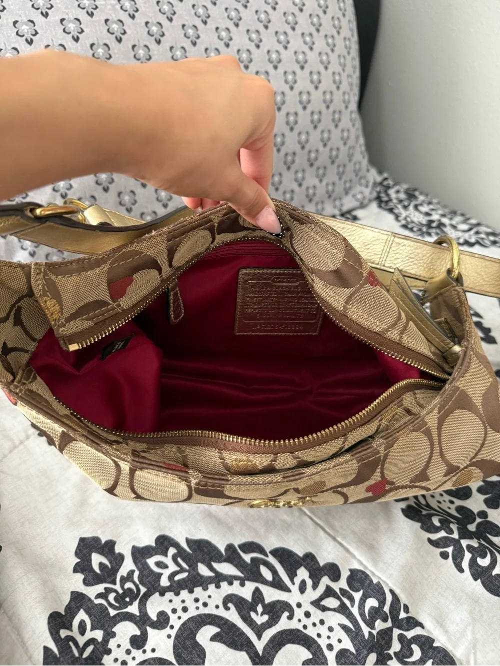 Rare Vintage Coach Heritage Signature Hearts Hobo Bag F18884 ❤️💛